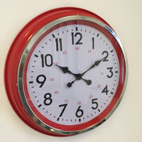 BeoXL - Wandklok RAVENNA Rood modern industrieel design
