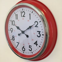BeoXL - Wandklok RAVENNA Rood modern industrieel design