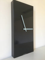 BeoXL - Wandklok RVS Black Beauty