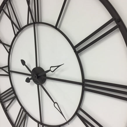 BeoXL - Wandklok XXLRomeins wiel bruin vintage design