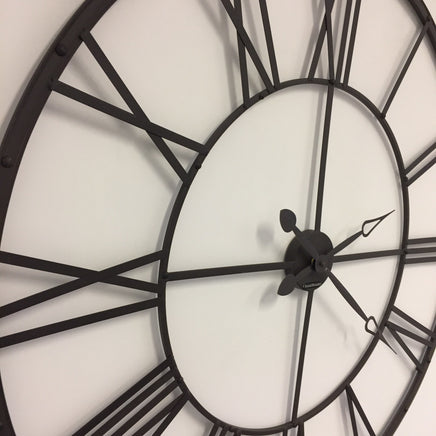 BeoXL - Wandklok XXLRomeins wiel bruin vintage design