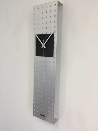BeoXL - Wandklok Perfor Design Black Square