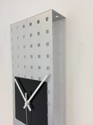 BeoXL - Wandklok Perfor Design Black Square