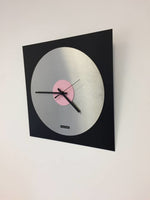 BeoXL - Wandklok TOPAZ Black and Pink