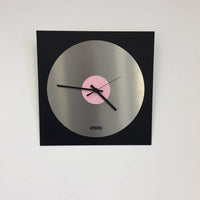 BeoXL - Wandklok TOPAZ Black and Pink