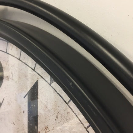 BeoXL - Wandklok XXL METAL PIPE INDUSTRIAL DESIGN