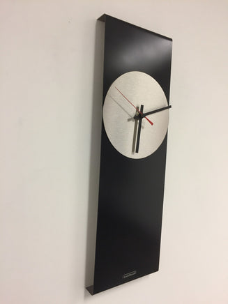 BeoXL - Wandklok LaBrand Export Design Black & Red Pointer