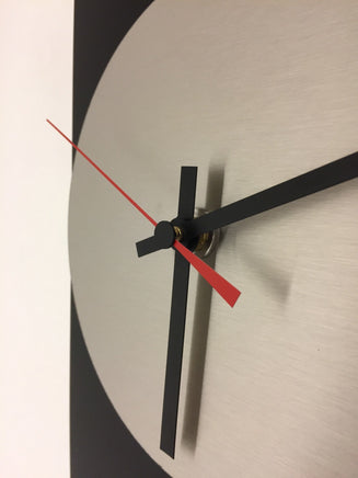 BeoXL - Wandklok LaBrand Export Design Black & Red Pointer