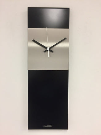 BeoXL - Wandklok LaBrand Export Design Black & White Pointer Modern Dutch Design