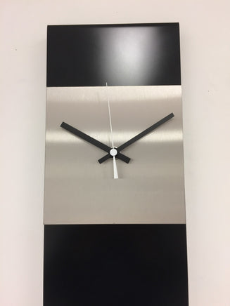 BeoXL - Wandklok LaBrand Export Design Black & White Pointer Modern Dutch Design