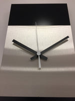 BeoXL - Wandklok LaBrand Export Design Black & White Pointer Modern Dutch Design