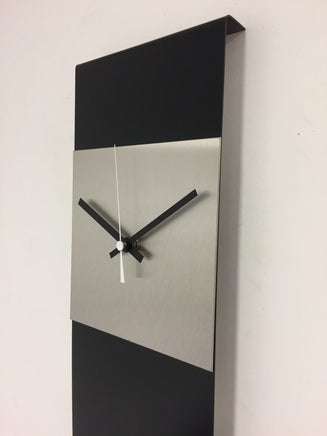 BeoXL - Wandklok LaBrand Export Design Black & White Pointer Modern Dutch Design