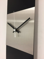 BeoXL - Wandklok LaBrand Export Design Black & White Pointer Modern Dutch Design
