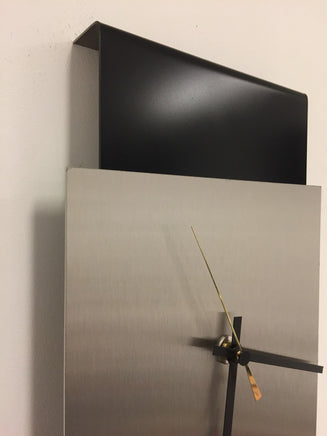 BeoXL - Wandklok LaBrand Export Design Black & Gold Pointer modern design