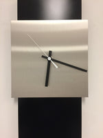 BeoXL - Wandklok LaBrand Export Design Black & White Pointer Modern Design