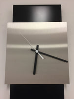 BeoXL - Wandklok LaBrand Export Design Black & White Pointer Modern Design