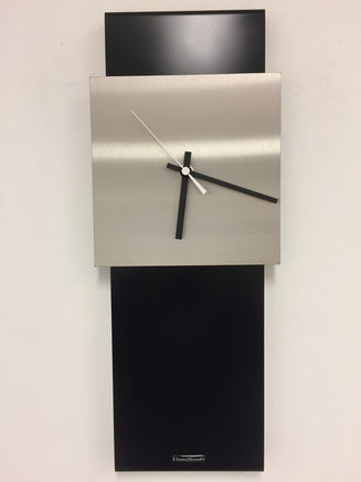 BeoXL - Wandklok LaBrand Export Design Black & White Pointer Modern Design