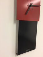 BeoXL - Wandklok LaBrand Export Design Zwart & Briljant Rood Dutch Design