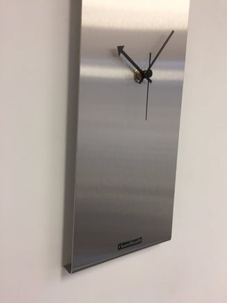 BeoXL - Wandklok LaBrand Export Line Silver Modern Design
