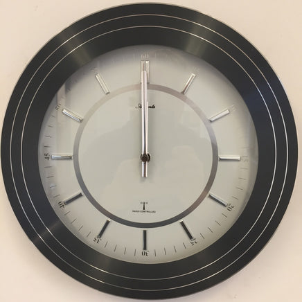 BeoXL - Wandklok zilver modern design