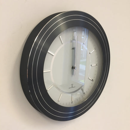 BeoXL - Wandklok zilver modern design