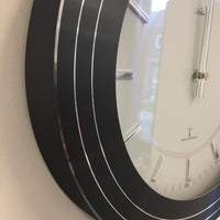 BeoXL - Wandklok zilver modern design