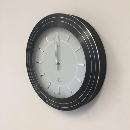 BeoXL - Wandklok zilver modern design