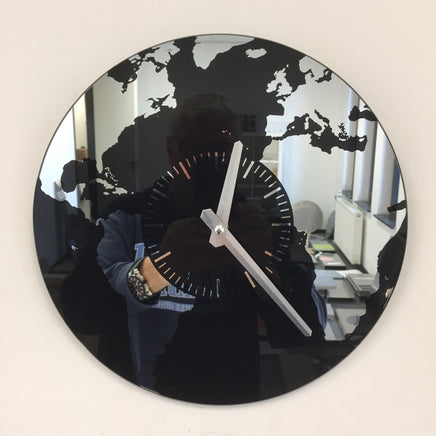 BeoXL - Wandklok Planet Earth modern design