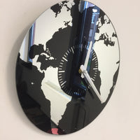 BeoXL - Wandklok Planet Earth modern design