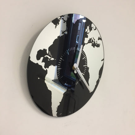 BeoXL - Wandklok Planet Earth modern design
