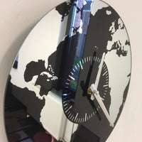 BeoXL - Wandklok Planet Earth modern design