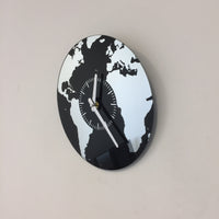 BeoXL - Wandklok Planet Earth modern design