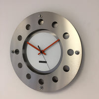 BeoXL - Wandklok mecanica kleine binnenste cirkel wit oranje zwart modern nederlands ontwerp handgemaakt 40 cm