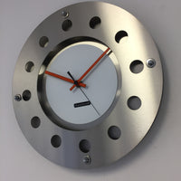 BeoXL - Wandklok mecanica kleine binnenste cirkel wit oranje zwart modern nederlands ontwerp handgemaakt 40 cm