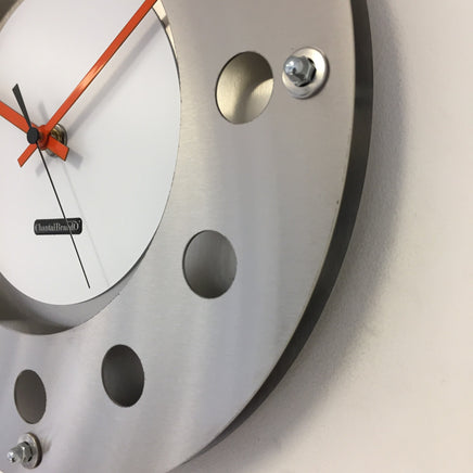 BeoXL - Wandklok mecanica kleine binnenste cirkel wit oranje zwart modern nederlands ontwerp handgemaakt 40 cm