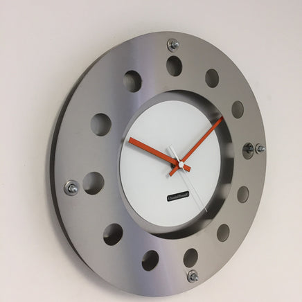 BeoXL - Wandklok mecanica kleine binnencirkel wit oranje wit modern nederlands design handgemaakt 40 cm