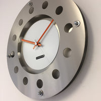 BeoXL - Wandklok mecanica kleine binnencirkel wit oranje wit modern nederlands design handgemaakt 40 cm