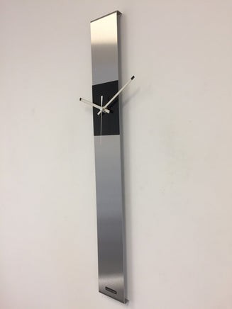 BeoXL - Wandklok SUMMIT BLACK SQUARE MODERN DUTCH DESIGN WHITE POINTERS