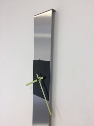 BeoXL - Wandklok SUMMIT BLACK & GREEN Modern Dutch Design