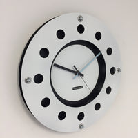 BeoXL - Wandklok wit flens mecanica volledige zwart met witte kleine binnen cirkel blauwzwart pointer modern dutch design handgemaakt 40 cm