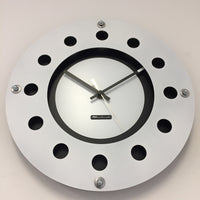BeoXL - Wandklok wit flens mecanica volledige zwart met wit kleine binnencirkel zwart goud pointer modern dutch design handgemaakt 40 cm
