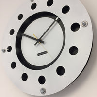 BeoXL - Wandklok wit flens mecanica volledige zwart met wit kleine binnencirkel zwart goud pointer modern dutch design handgemaakt 40 cm