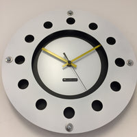 BeoXL - Wandklok wit flens mecanica volledige zwart met wit kleine binnencirkel zwart geel zwart pointer modern dutch design handgemaakt 40 cm