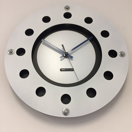 BeoXL - Wandklok wit flens mecanica volledige zwart met wit kleine binnencirkel zwart blauw zwart pointer modern dutch design handgemaakt 40 cm