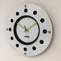 BeoXL - Wandklok wit flens mecanica volledige zwart met wit kleine binnen cirkel zwart lemmon zwart pointer modern dutch design handgemaakt 40 cm