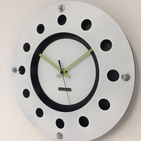 BeoXL - Wandklok wit flens mecanica volledige zwart met wit kleine binnen cirkel zwart lemmon zwart pointer modern dutch design handgemaakt 40 cm