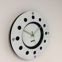 BeoXL - Wandklok wit flens mecanica volledige zwart met wit kleine binnen cirkel zwart lemmon zwart pointer modern dutch design handgemaakt 40 cm