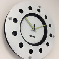 BeoXL - Wandklok wit flens mecanica volledige zwart met wit kleine binnen cirkel zwart lemmon zwart pointer modern dutch design handgemaakt 40 cm