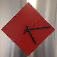 BeoXL - Wandklok Red Window