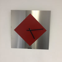 BeoXL - Wandklok Red Window